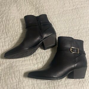 Life Stride “Roxanne” black booties size 7, new